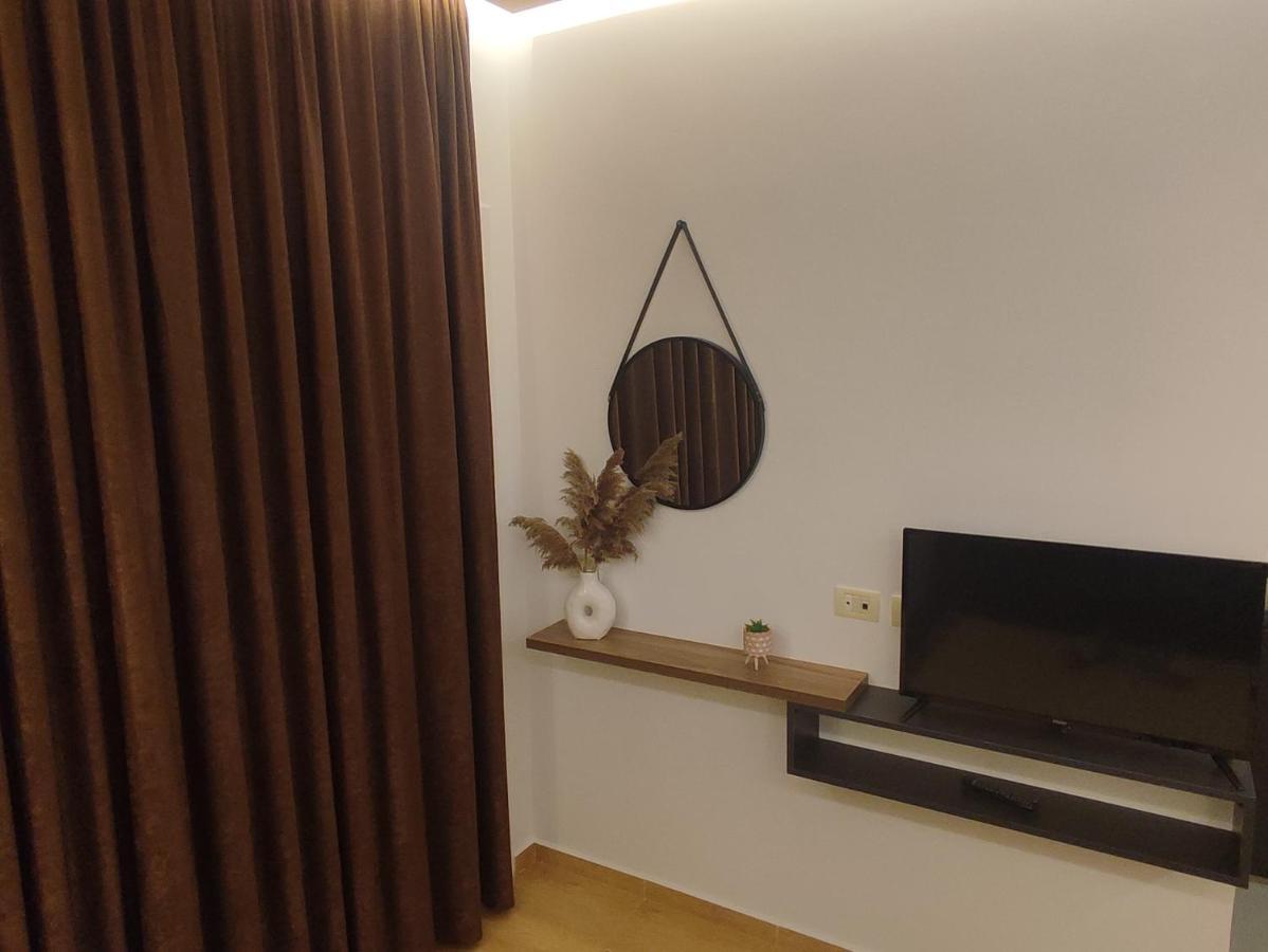 Apartments Sadiku With Sea View Саранда Екстер'єр фото
