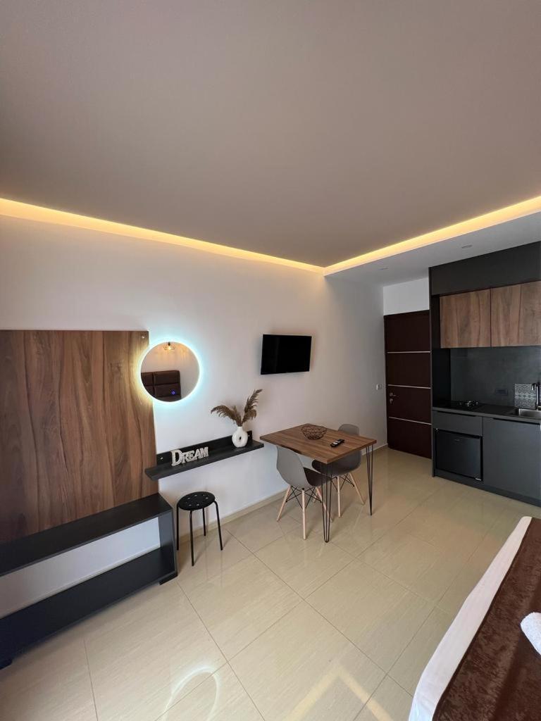 Apartments Sadiku With Sea View Саранда Екстер'єр фото
