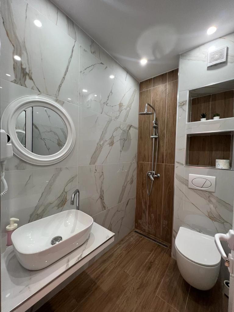 Apartments Sadiku With Sea View Саранда Екстер'єр фото