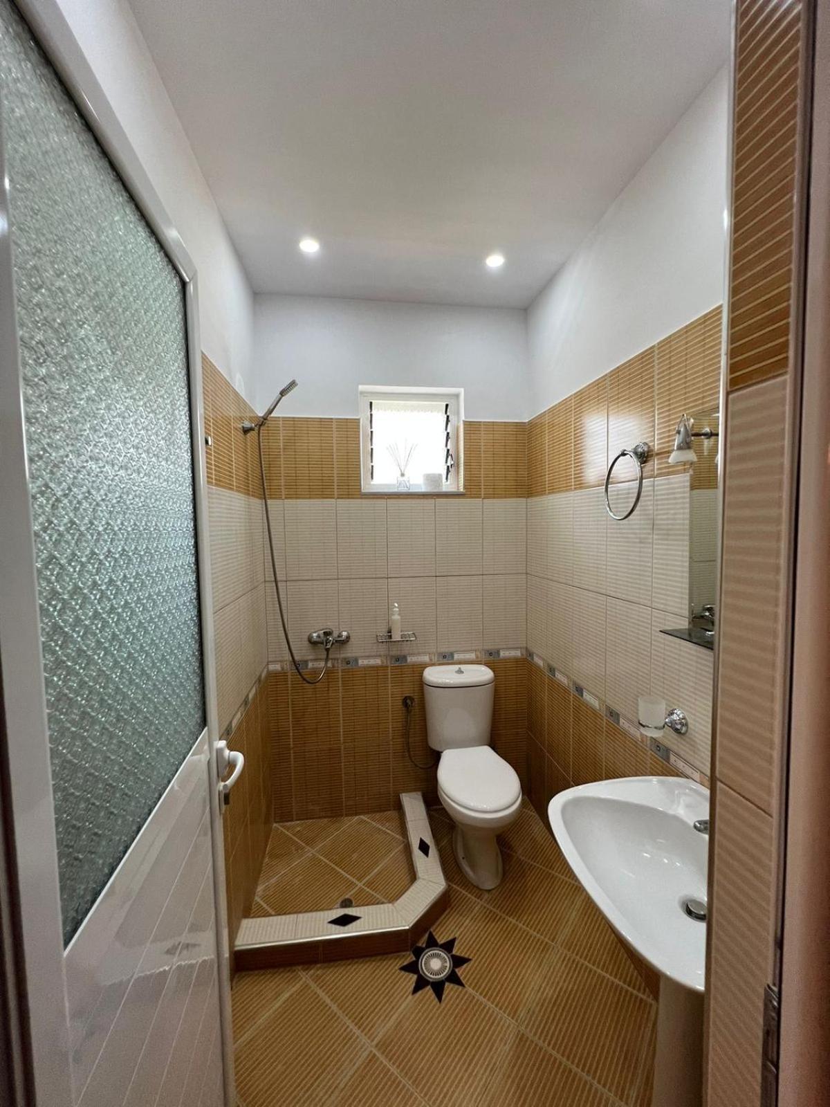 Apartments Sadiku With Sea View Саранда Екстер'єр фото